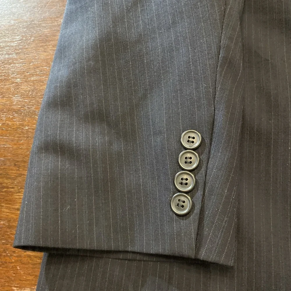 Haggar 2 Piece Suit Mens 46R/W 42/32 Black With Blue Stripe Jacket Pants Classic